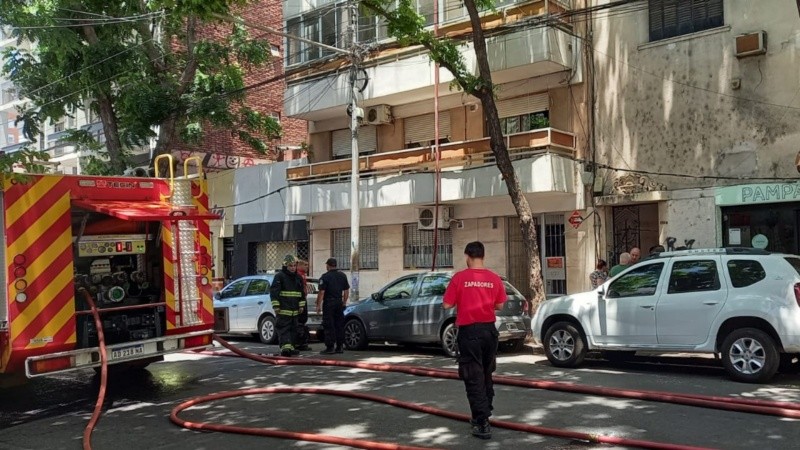 Amplio operativo en principio de incendio en Mendoza al 1700. 
