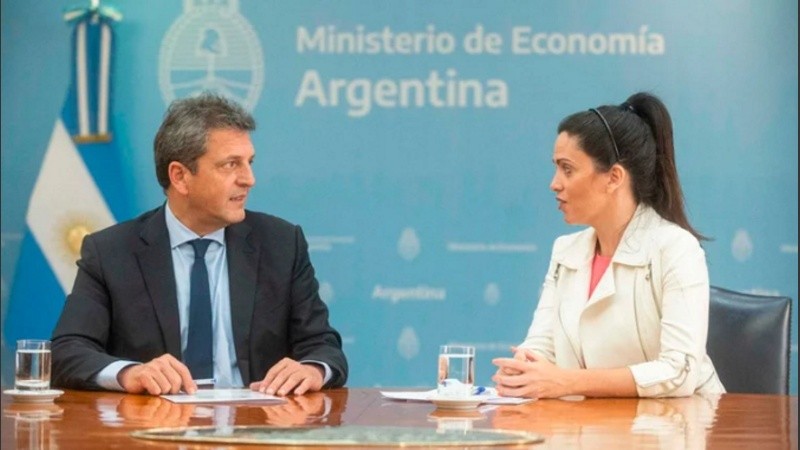 Sergio Massa, ministro de Economía, y Luana Volnovich, directora ejecutiva del Pami.