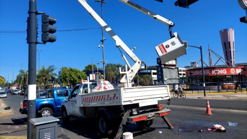 Así quedó la grúa de la que cayó el operario