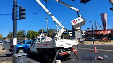 Así quedó la grúa de la que cayó el operario