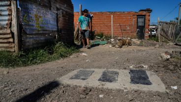 Las nuevas conexiones de agua a las casas de Nuevo Alberdi. Las "cajitas", como dice Luisa.