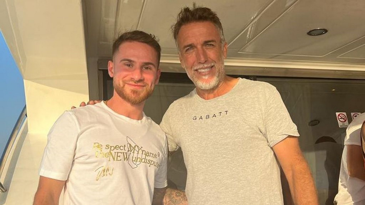 Alexis Mac Allister junto a Gabriel Batistuta.