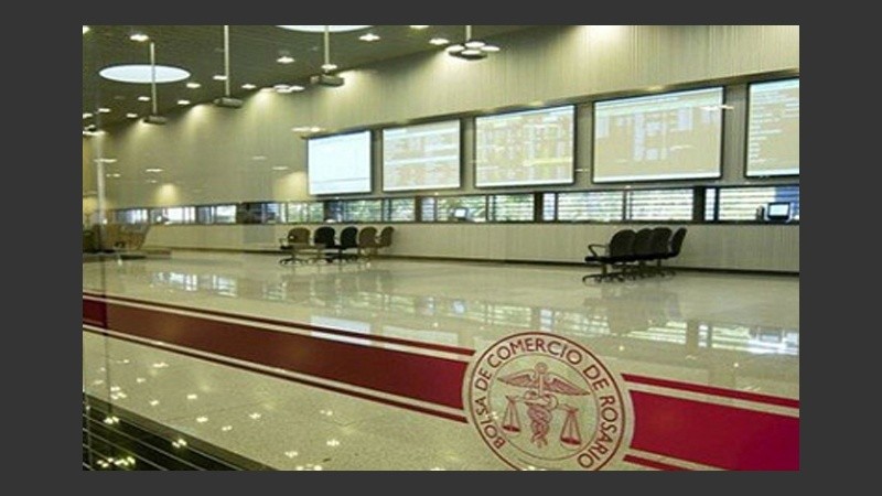 En el mercado de granos de Rosario la soja bajó de 390/395 a 365/70 dólares desde la implementación del tipo de cambio diferencial para la oleaginosa.