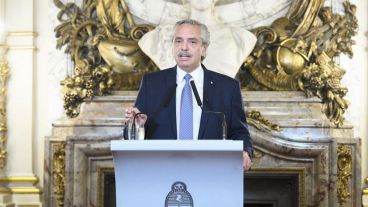 Los hechos "lastiman a la democracia" porque es un acto de "promiscuidad antirrepublicana", dijo Alberto.