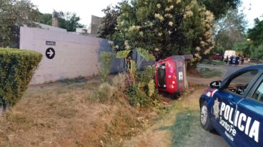 El auto colisionó en el marco de una persecución.