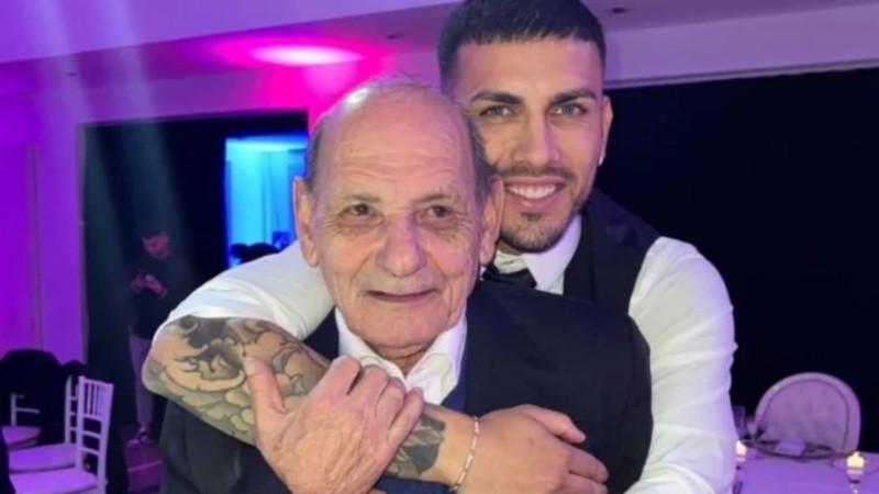 La foto que compartió Paredes con su abuelo.