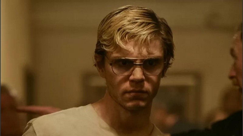 Dahmer es uno de los criminales más famosos de la historia de Estados Unidos por sus atroces actos de abuso sexual, canibalismo y mutilación de sus víctimas. 