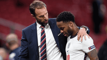 El delantero del Chelsea se retiró de la concentración inglesa luego de que asaltaran a su familia en Londres.