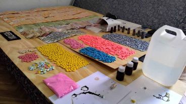 Parte de la droga secuestrada a los investigados.