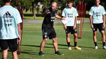Mascherano ya trabaja pensando en su primer torneo importante como entrenador.