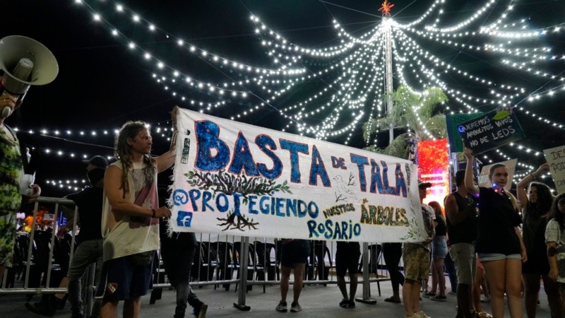 También hubo reclamos contra la tala de árboles.