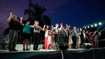 El mensaje de paz antes de encender el arbolito.