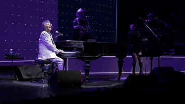 “Es una noche de luna llena. Esto va a salir bien”, anticipó Fito Páez en el primero de los tres recitales en la Rosario.