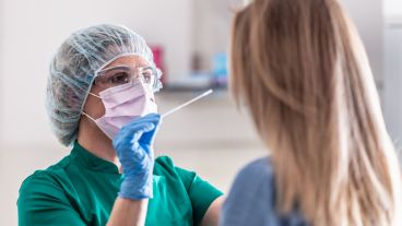 Son 9.766.975 los contagiados desde el inicio de la pandemia.