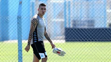 Centurión no se sumó aún a la pretemporada de Vélez y en el Parque tomaron nota.