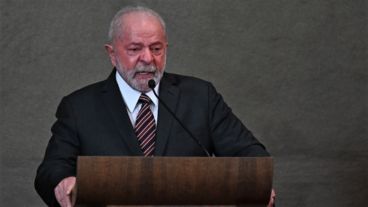 Da Silva lloró al recordar su primer diploma presidencial en 2022, cuando era "cuestionado por no tener un diploma universitario"..