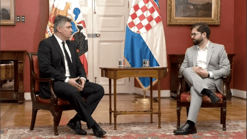 Zoran Milanovic y Gabriel Boric reunidos en el Palacio de La Moneda.