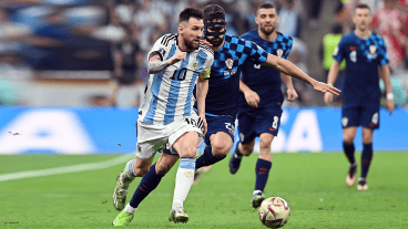 Messi desparramó a Gvardiol para asistir a Julián Álvarez en el tercero.