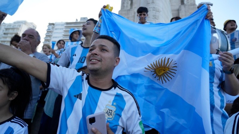 Los hinchas argentinos no pueden más de la emoción.