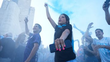 El Monumento se tiñó otra vez de celeste y blanco.