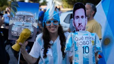 El Monumento se tiñó otra vez de celeste y blanco.