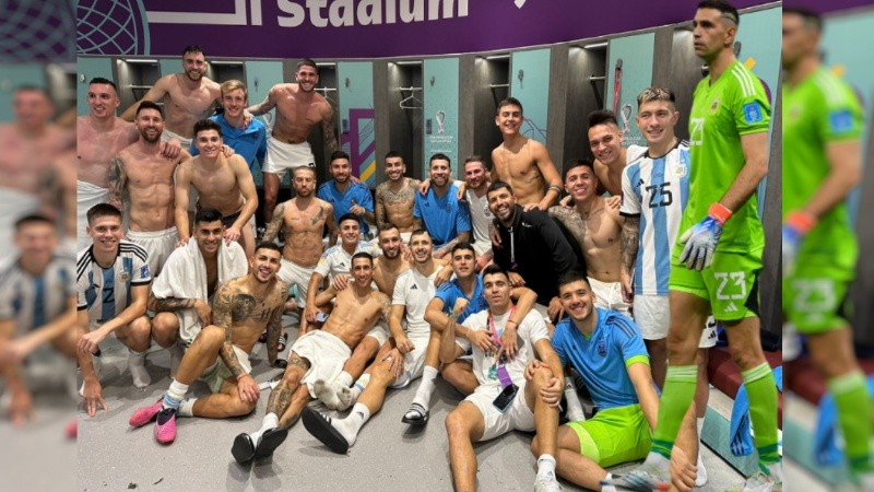 La celebración en el vestuario de la selección argentina tras la victoria ante Croacia.