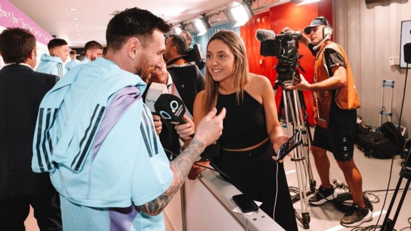 Messi y Martínez en una entrevista después del partido contra Países Bajos