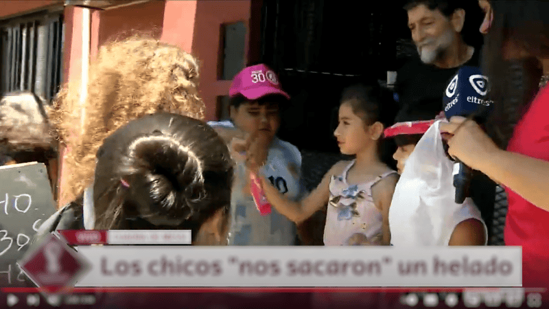 El barrio de Messi se llenó de chicos que recibieron su merecido helado de parte de El Tres.