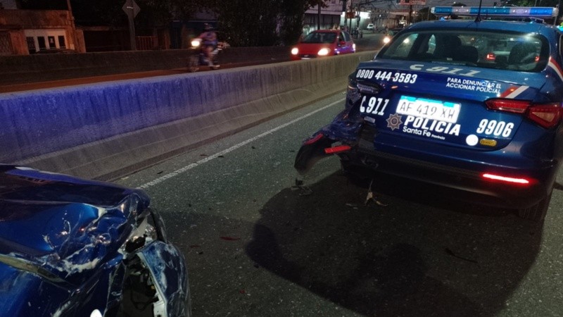 Persecución iniciada en el peaje de Carcarañá culminó en acceso a Rosario con choque, tiroteo y detenidos 