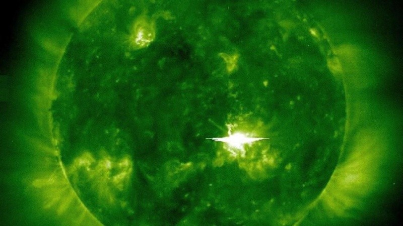 Las manchas solares son áreas oscuras que pueden ser observadas en la capa solar.