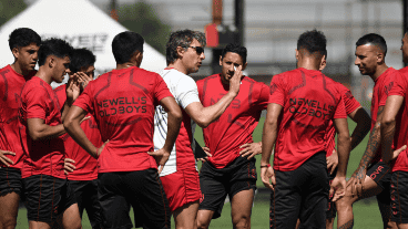 El Gringo Heinze sigue trabajando con el plantel leproso en pretemporada.