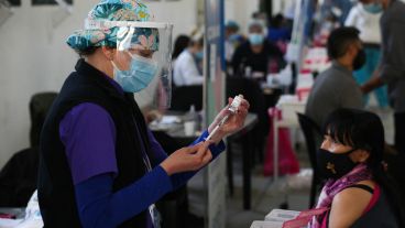 El tapabocas vuelve a ser obligatorio tanto para ingresar al sistema de Salud pública como privada.