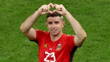 “Solo un partido más y vamos a estar juntos para siempre”, el mensaje del hijo del Dibu.