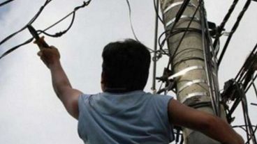 El robo de cables de telefonía es una constante de los últimos años en Rosario.