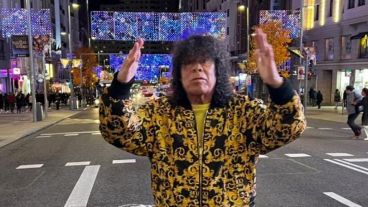 El artista tuve que aprender a caminar e ir al baño.