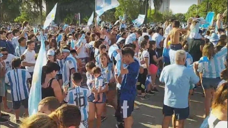 Los festejos comenzaron con mucho color y calor en Venado Tuerto, antes de los incidentes.