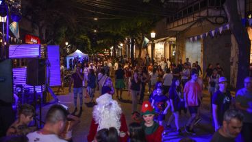 Una nutrida concurrencia a la Noche de las Peatonales.