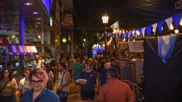 Una nutrida concurrencia a la Noche de las Peatonales.