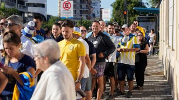 Largas colas y alta participación de socios canallas.