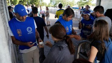 Largas colas y alta participación de socios canallas.