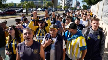 Largas colas y alta participación de socios canallas.