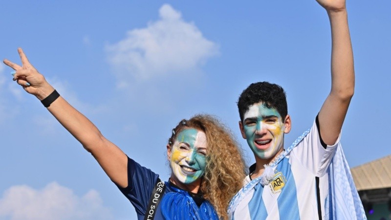 Hinchas argentinos en Qatar.