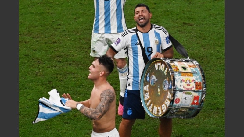 El Kun se puso la camiseta y se sumó al plantel.