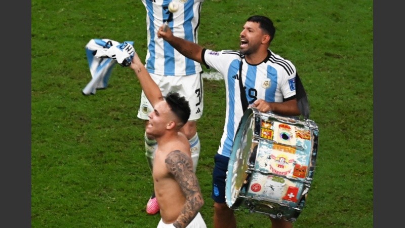 El Kun se puso la camiseta y se sumó al plantel.