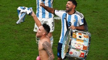 El Kun se puso la camiseta y se sumó al plantel.