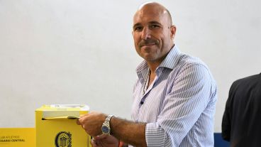 El Pejerrey votó antes del mediodía. Comandará los próximos cuatro años.