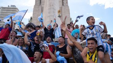 Los festejos en el Monumento a la Bandera.