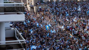 Los festejos en el Monumento a la Bandera.