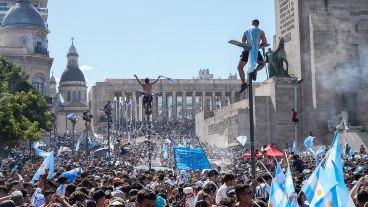 Los festejos en el Monumento a la Bandera.