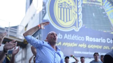 El festejo de Belloso, nuevo presidente de Rosario Central